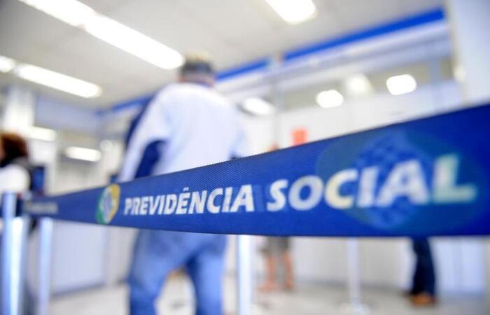 CONJUR - Segurado deve receber aposentadoria por invalidez até readequar sua função