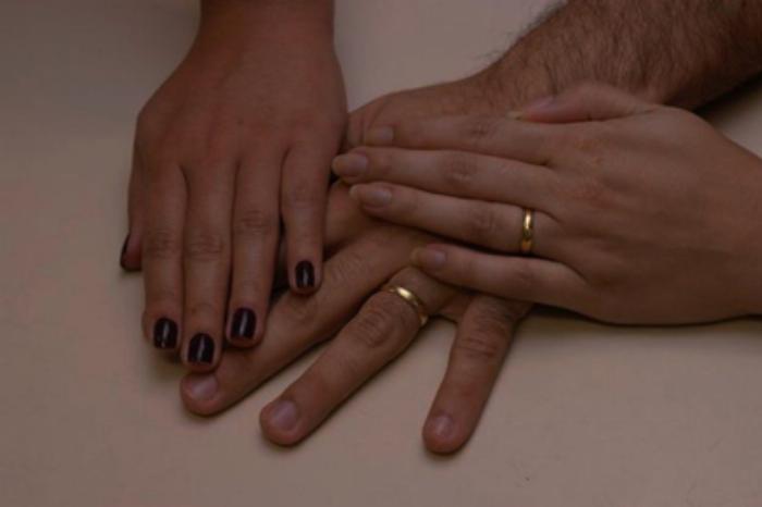 Pensão por morte pode ser dividida entre esposa e companheira.