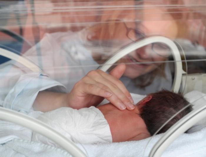 Salário-maternidade pode ser prorrogado em caso de parto prematuro, diz TRU.